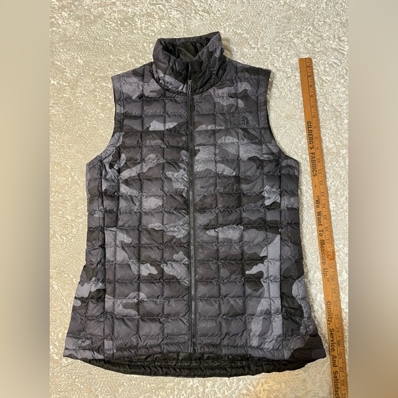 The North Face Thermoball Eco Black Camo Puffer Vest. Medium - Picture 1 of 8